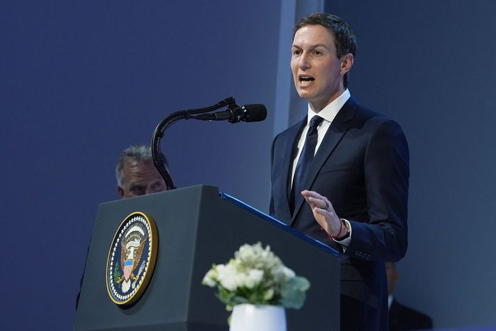 Jared Kushner, ráðgjafi Trumps og tengdasonur hans, á sviði í Davos í dag.