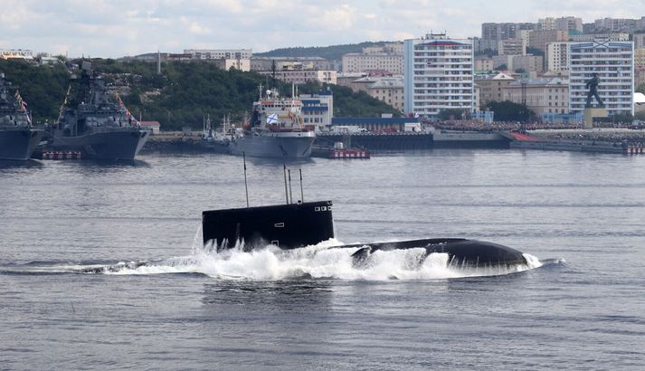 Rússneskur kafbátur í höfninni í Severomorsk á Múrmanskskaga.