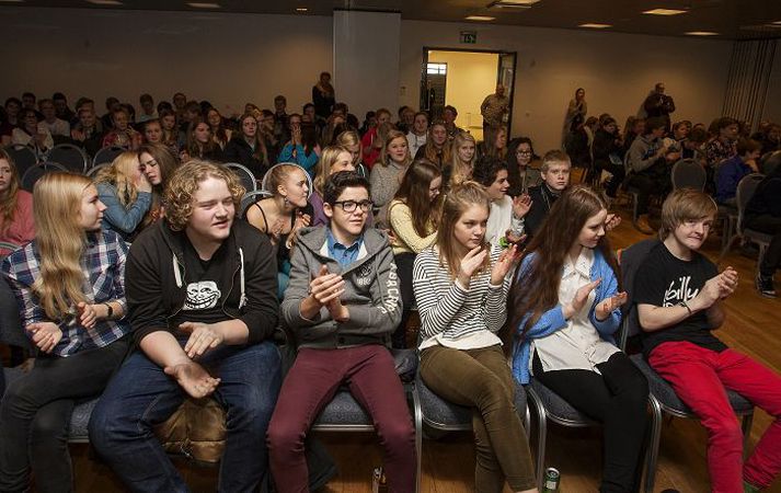 Krakkarnir í Laugalækjar-, Langholts- og Réttarholtsskóla voru ánægðir með sameiginlegt tónlistaratriði frá unglingum úr öllum skólunum. fréttablaðið/anton