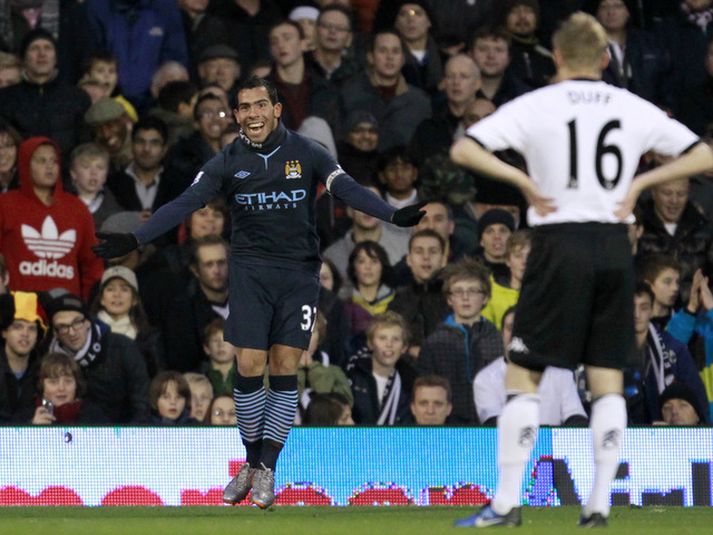 Carlos Tévez fagnar öðru marka sinna í dag.