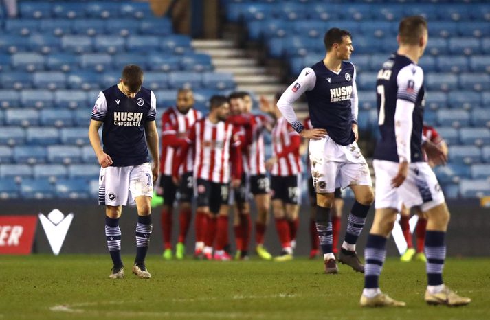 Millwall eru úr leik eftir 0-2 tap á heimavelli.