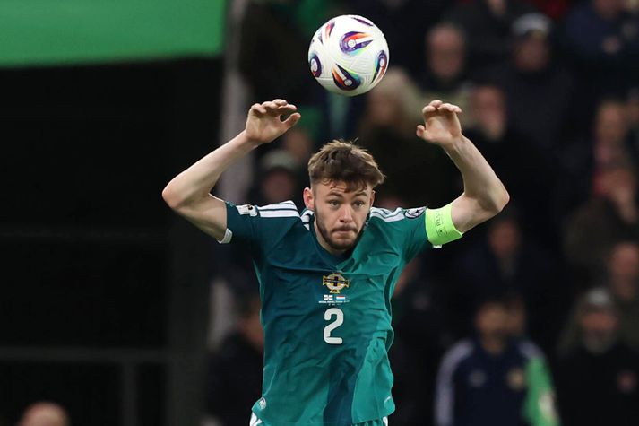 Conor Bradley var með fyrirliðabandið hjá Norður-Írum í þessum glugga en kom ekki heill til baka.