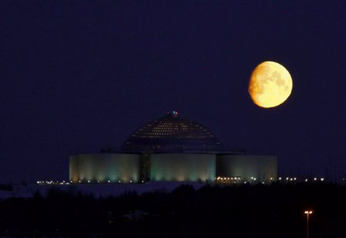 Slökkviliðið var kallað að Perlunni í nótt. Ekki reyndist um eld að ræða heldur mikinn reyk.