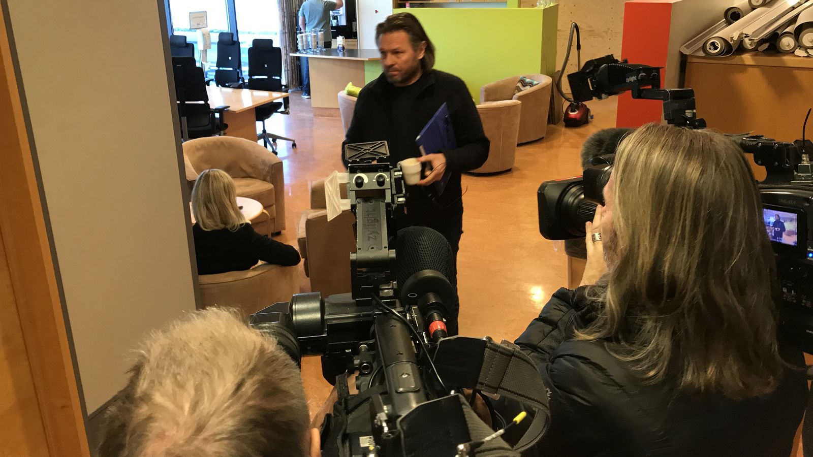 Lýsa von­brigðum með fram­göngu Icelandair í miðri at­kvæða­greiðslu