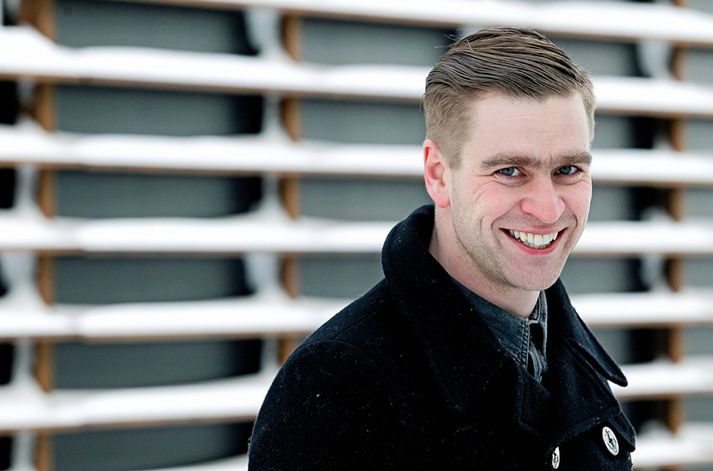 Villi naglbítur kveður hljóðnema Útvarpsins í bili.