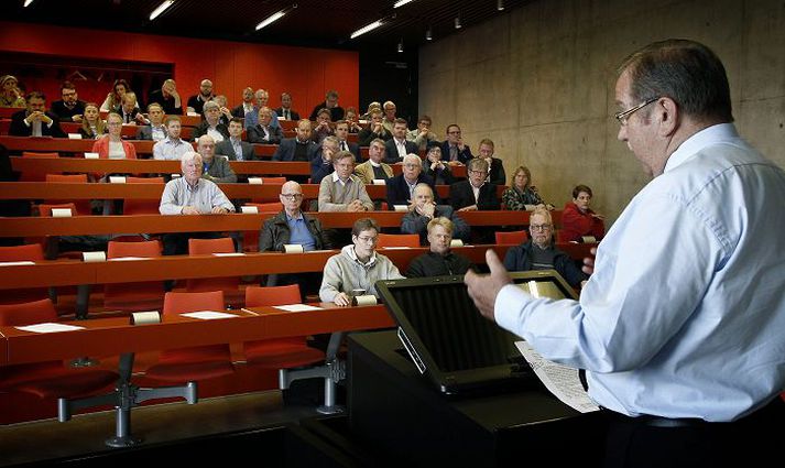 Áheyrendur sem á mál Jóns Steinars komu nokkuð víða að úr samfélaginu.