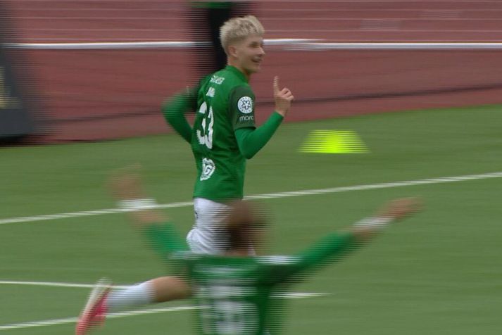 Arnar Bjarki Gunnleifsson fagnar fyrsta marki sínu í efstu deild.
