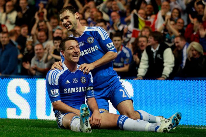 John Terry fagnar marki sínu í dag.