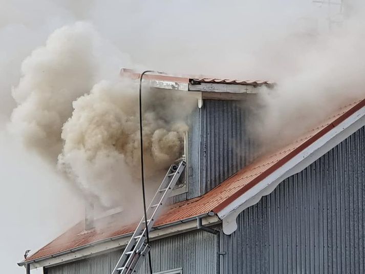 Mikill reykur er til staðar í húsinu