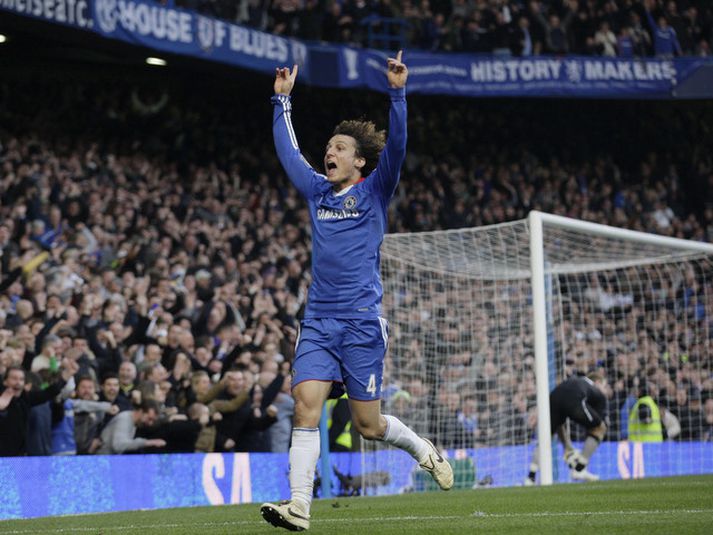 David Luiz fagnar marki sínu.