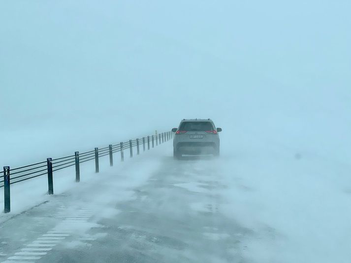 Loka hefur þurft vegum reglulega í vetur og virðast landsmenn ekki hólpnir enn sem komið er. 