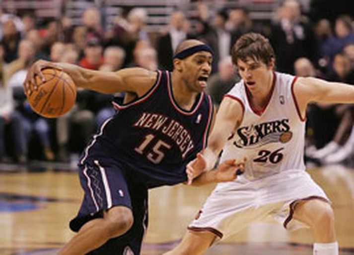 Vince Carter skoraði 37 stig gegn Atlanta í nótt en sigurinn var sá áttundi í röð hjá liðinu, sem virðist loksins vera að finna taktinn eftir afar daufa byrjun í vetur