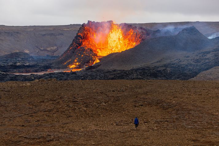 Fjölmargir hafa gert sér ferð í Geldingadali til að bera tignarlegt eldgosið augum.