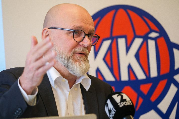 Pekka Salminen á blaðamannafundinum þar sem hann var kynntur sem nýr þjálfari kvennalandsliðsins í körfubolta.