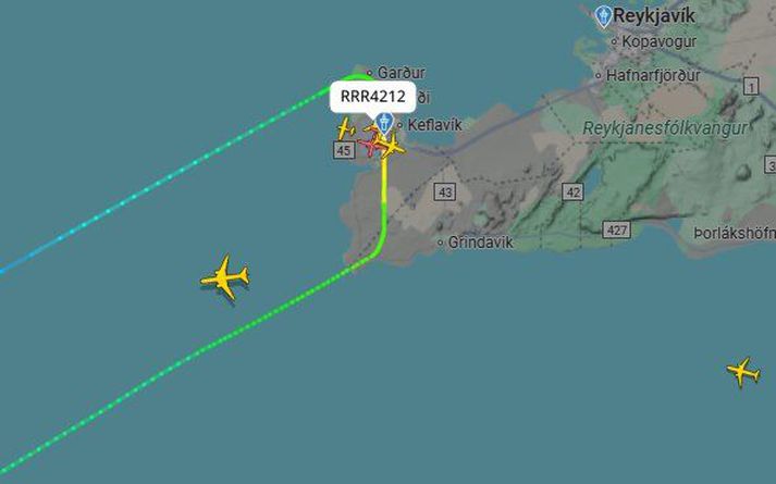 Flugvélin var rétt svo lögð af stað þegar hún sneri við.