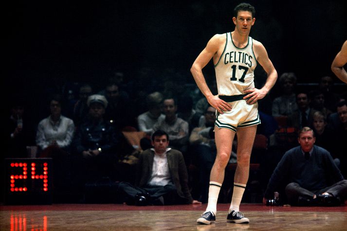 Havlicek lék í treyju númer 17 sem Boston lagði seinna til hliðar.