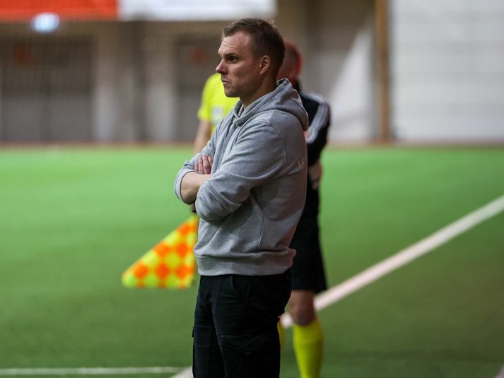 Halldór Árnason þjálfari Breiðabliks þar sem honum líður best, á rennisléttu gervigrasi