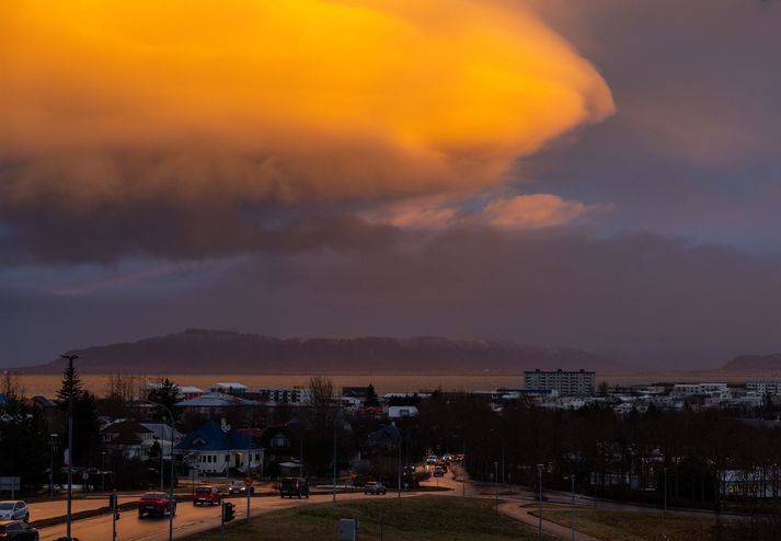 Hiti á landinu í dag verður víða á bilinu núll til sjö stig, mildast syðst.