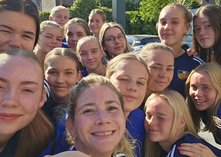 Íslensku stelpurnar enduðu Evrópumótið vel.