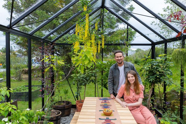 Hjónin Ýr Káradóttir og Anthony Bacigalupo settu upp fallegt gróðurhús í garðinum sínum fyrir HönnunarMars í ár. 