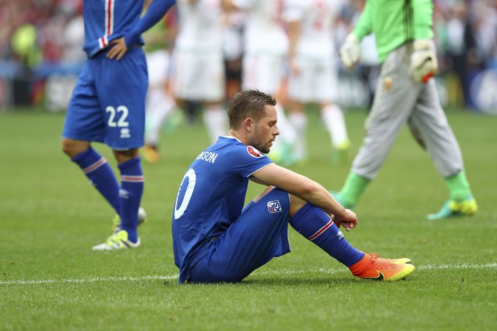 Gylfi Þór Sigurðsson gat ekki leynt vonbrigðum sínum eftir að lokaflautið gall í leik Íslands og Ungverjalands.