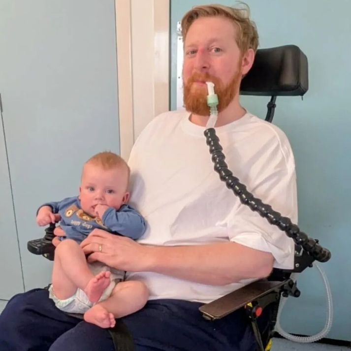 Michael Patrick með guðson sinn Micháel fyrr á árinu. 