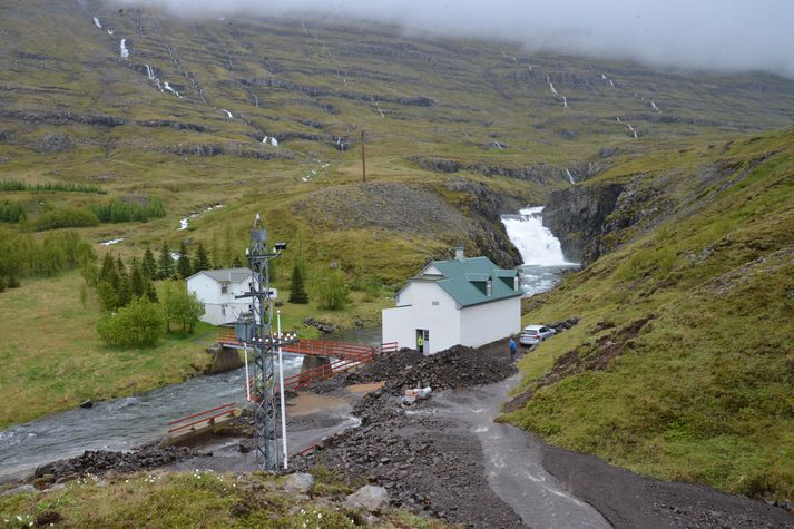 Fjarðarselsvirkjun er elsta starfandi virkjunin á Íslandi. Þessi mynd var tekin í júní þegar kaldavatnslögn fór í sundur við virkjunina.