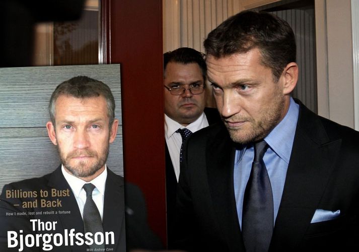 Í lýsingu bókarinnar segir að Landsbankinn hafi tekið Björgólf með sér í fallinu þegar bankahrunið skall á árið 2008.