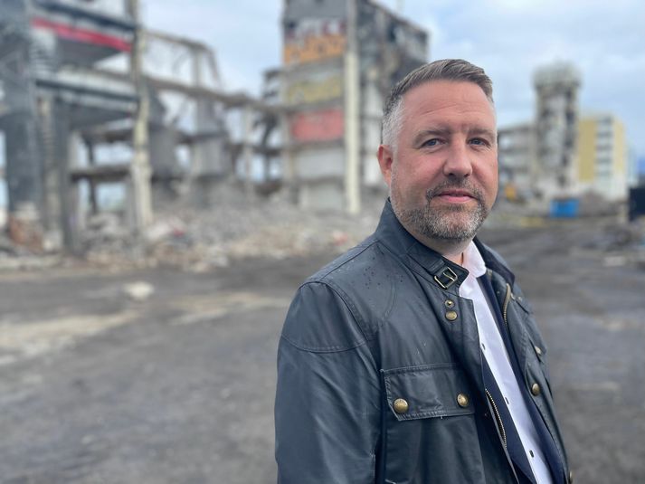 Kjartan Smári Höskuldsson framkvæmdastjóri Íslandssjóða áætlar að niðurrifinu við Íslandsbanka ljúki eftir nokkrar vikur. 