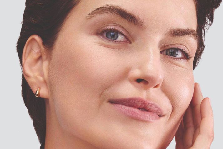 Eucerin býður upp á breitt úrval húðvörutegunda fyrir allar húðgerðir og aldurshópa. Hyaluron-Filler + Elasticity línan er hönnuð til að minnka óæskileg öldrunareinkenni hjá þroskaðri húð (50+).