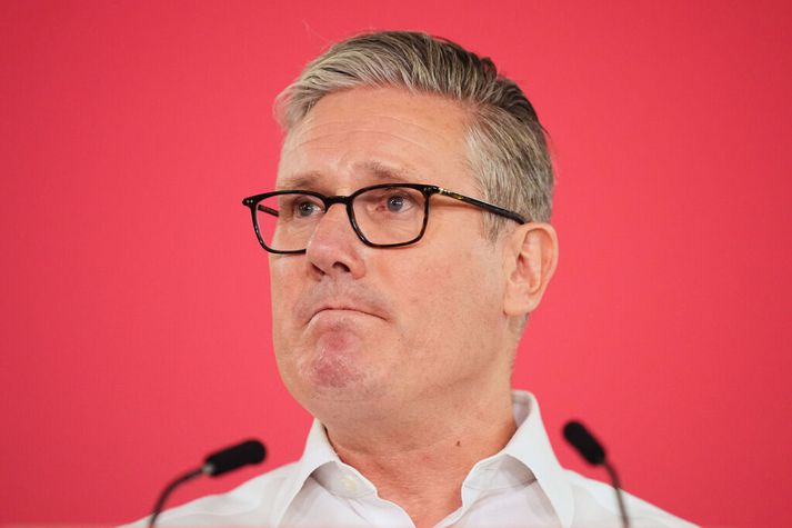 Starmer þykir nú æ líklegri til þess að segja af sér eða fá á sig mótframboð. 