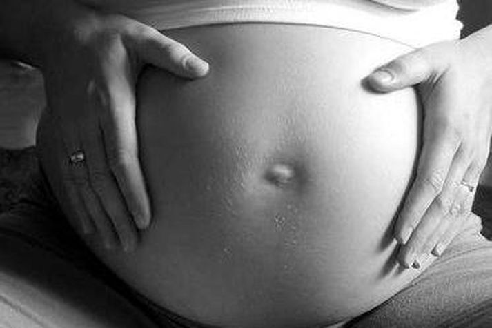 Konan, sem er 61 árs, á von á sér í nóvember.