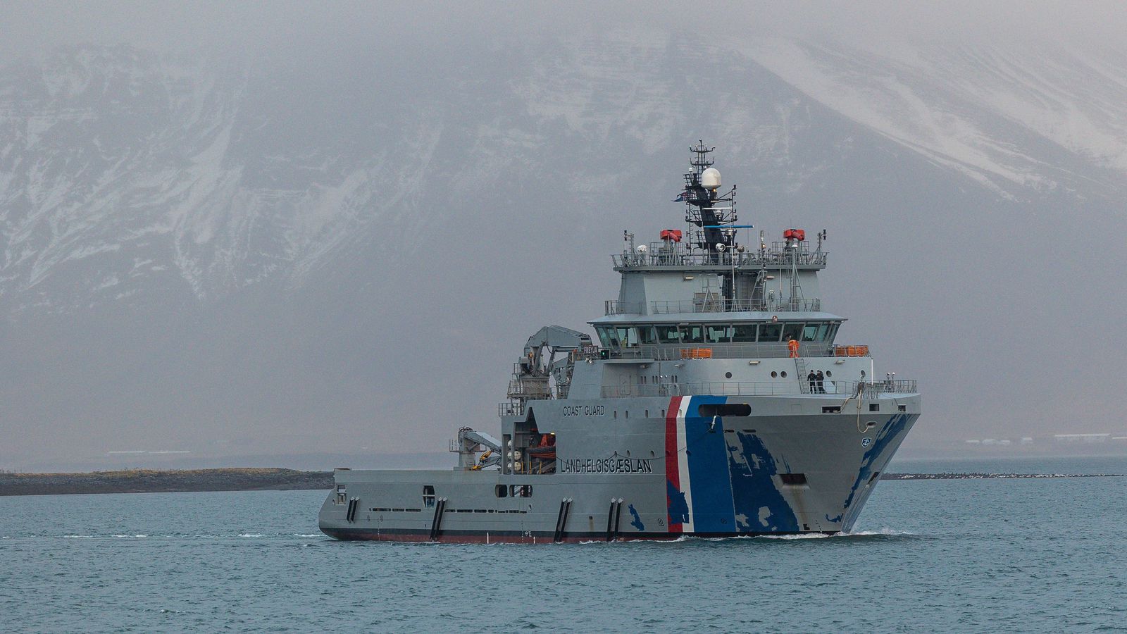 Sér­sveitar­menn um borð í Þór