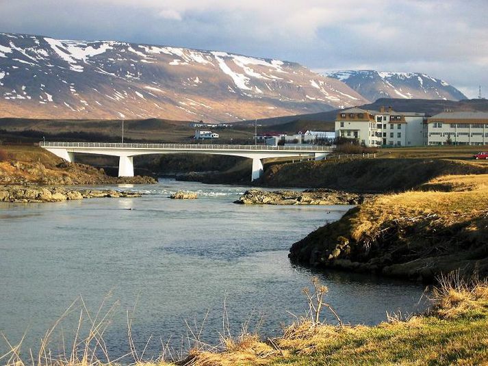 Starfsfólk Vegagerðarinnar verður á svæðinu til þess að leiðbeina vegfarendum um hjáleiðir.