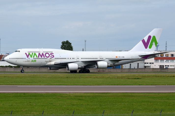 Wamos breiðþotan sem WOW Air leigði tekur um 500 manns í sæti.