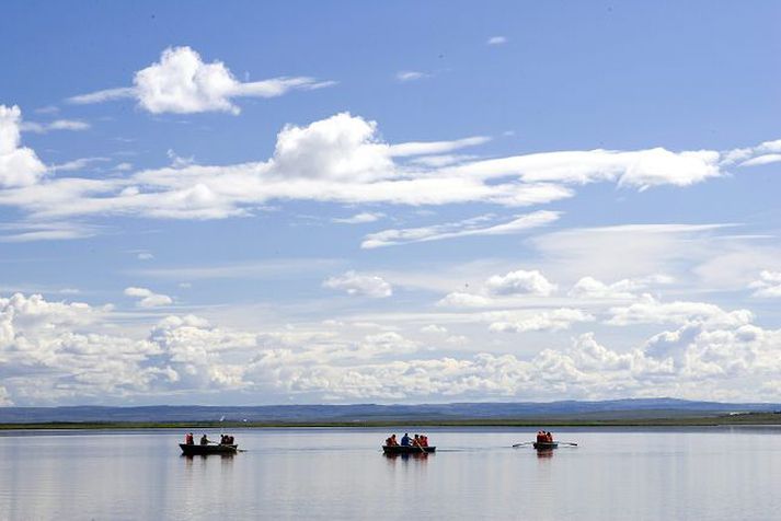 Eftir tveggja ára hlé eru hafnar framkvæmdir við nýja heilsulind á Laugarvatni. Vatnið er vinsæll áfangastaður ferðamanna. Fréttablaðið/Vilhelm