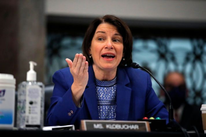 Amy Klobuchar er öldungadeildarþingmaður Minnesota og bauð sig sjálf fram til að verða forsetaefni Demókrata. Hún lýsti yfir stuðningi við Joe Biden þegar hún dró framboð sitt til baka.