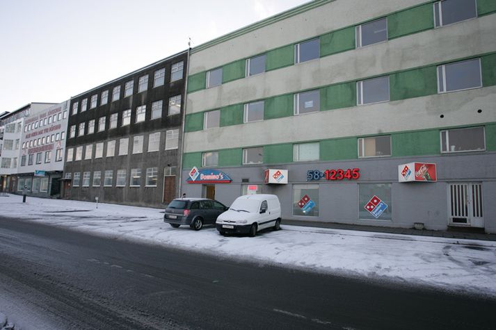 Stefnt er að því að Domino's staðirnir opni á venjulegum tíma á morgun.