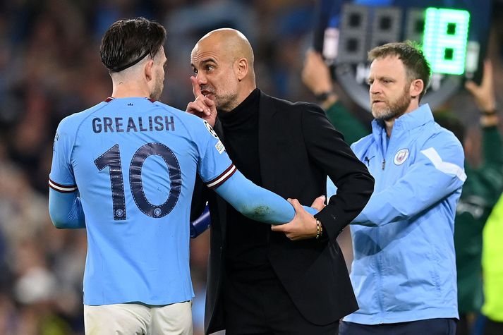 Pep Guardiola er harður við Jack Grealish og hér lætur hann strákinn heyra það.