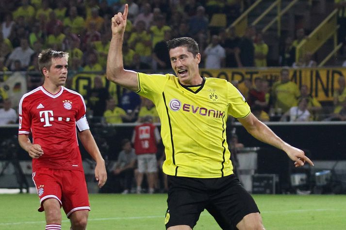 Robert Lewandowski fagnar marki á móti Bayern.