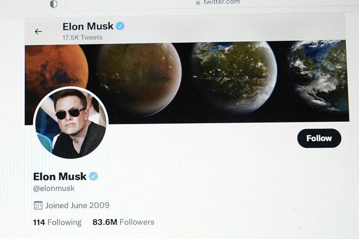 Elon Musk fer jafnan mikinn á Twitter. Hann hefur meðal annars notað miðilinn til að hafa áhrif á hlutabréfaverð í fyrirtækjum sínum og verið sektaður fyrir.