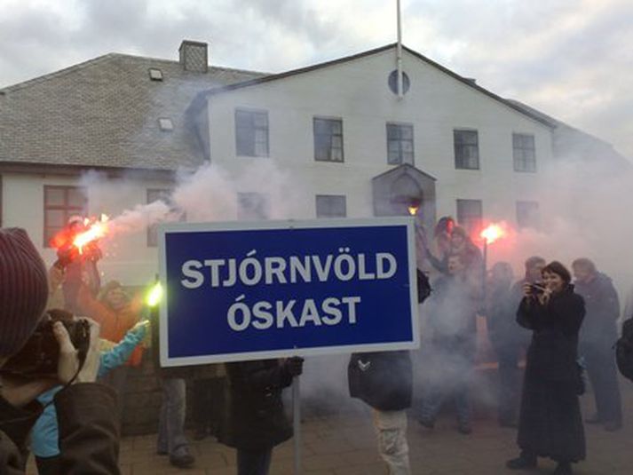 Mótmælendurnir hittust fyrir utan stjórnarráðið fyrr í dag.