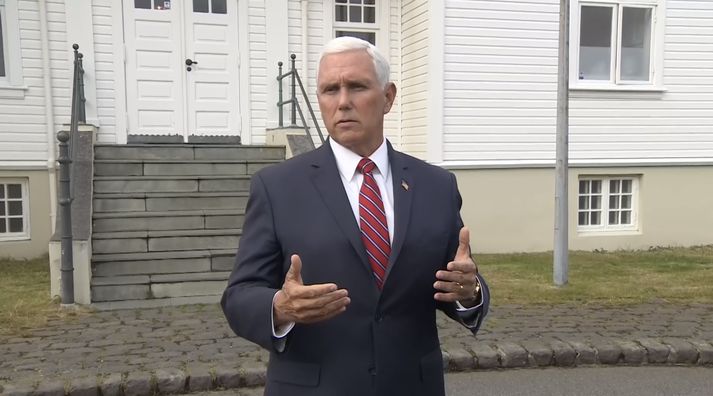 Mike Pence ávarpaði fjölþjóðlegt lið blaðamanna fyrir utan Höfða eftir fundi hans með utanríkisráðherra og fulltrúum atvinnulífsins.