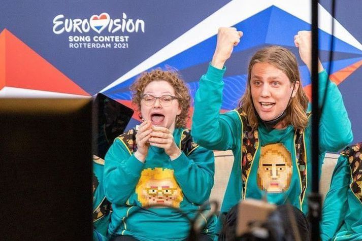 Meðan Árný Fjóla og Daði Freyr gerðu garðinn frægan í Eurovision var þvottavélin í íbúð þeirra í Berlín að gera óskunda með leka sem vakti gamlan myglusvepp í húsinu af værum blundi. Og það kann að reynast þeim hjónum dýrkeypt.