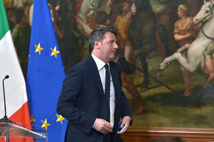 Matteo Renzi, forsætisráðherra Ítalíu, hélt blaðamannafund og tilkynnti afsögn sína í gær.