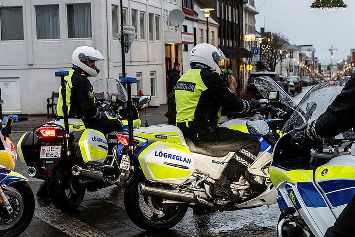 För mannsins tók enda þegar hann klessti á lögreglubifhjól.