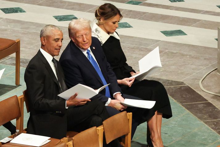 Barack Obama og Donald Trump í jarðarför Jimmys Carter í fyrra.