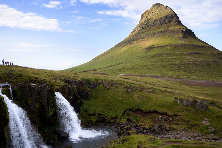 Landeigendur hafa bannað göngur á Kirkjufell við Grundarfjörð fram á næsta sumar.