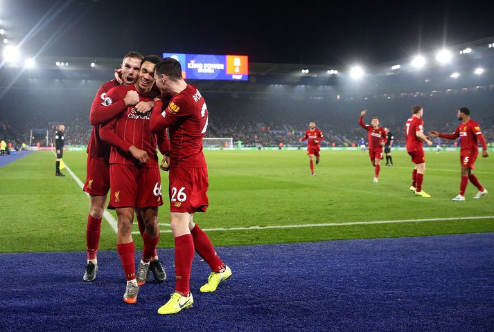 Jordan Henderson og Andy Robertson fagna hér liðsfélaga sínum Trent Alexander-Arnold sem átti stórleik í gær.