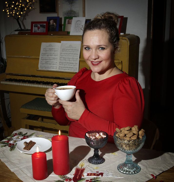 Sigríður Eyrún Friðriksdóttir, leik- og söngkona, heldur tvenna tónleika í Gamla bíói fyrir jólin. Að þeim loknum ætlar hún að  slappa af með heimagerðan jólakósídrykk í bolla. 